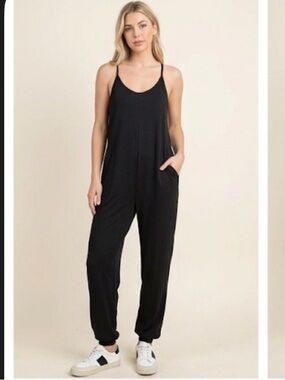 Women's Black Sleeveless Jumpsuit with Pockets no name tag size medium
